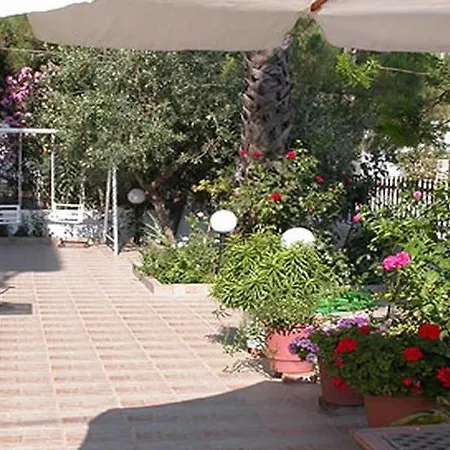 Apartment Lantzos *