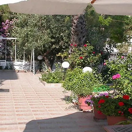 Apartment Lantzos *