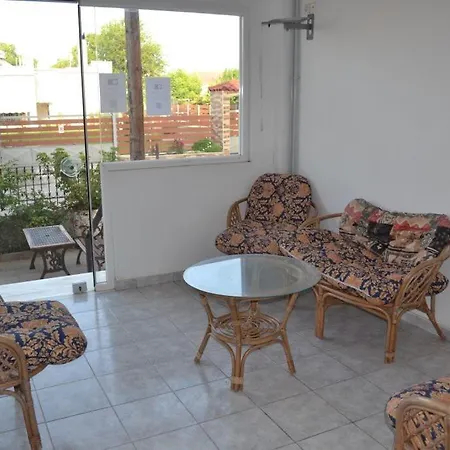 Apartment Lantzos *